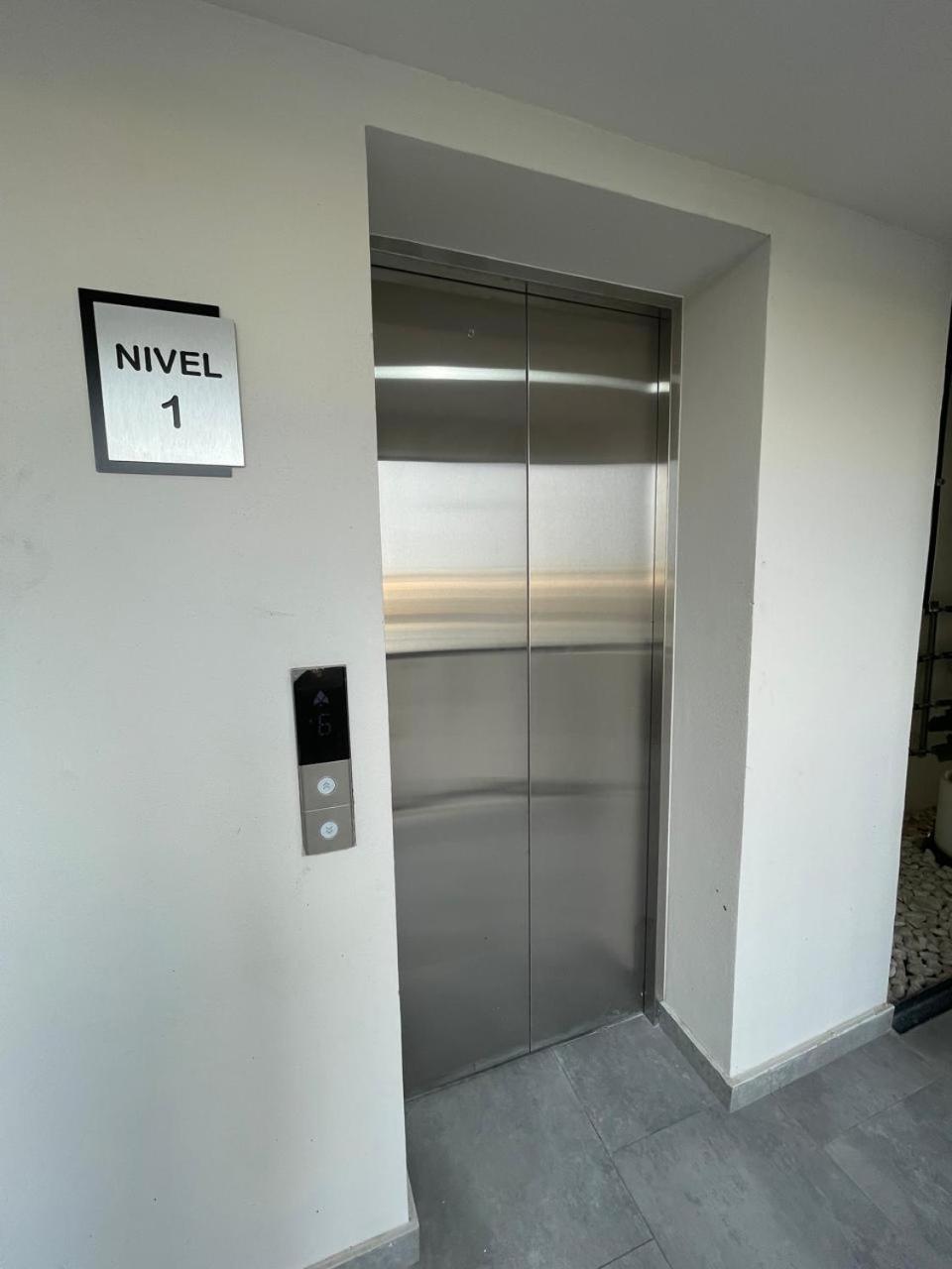 Depa Familiar Centrico Gdl Con Estacionamiento Apartman Guadalajara Kültér fotó